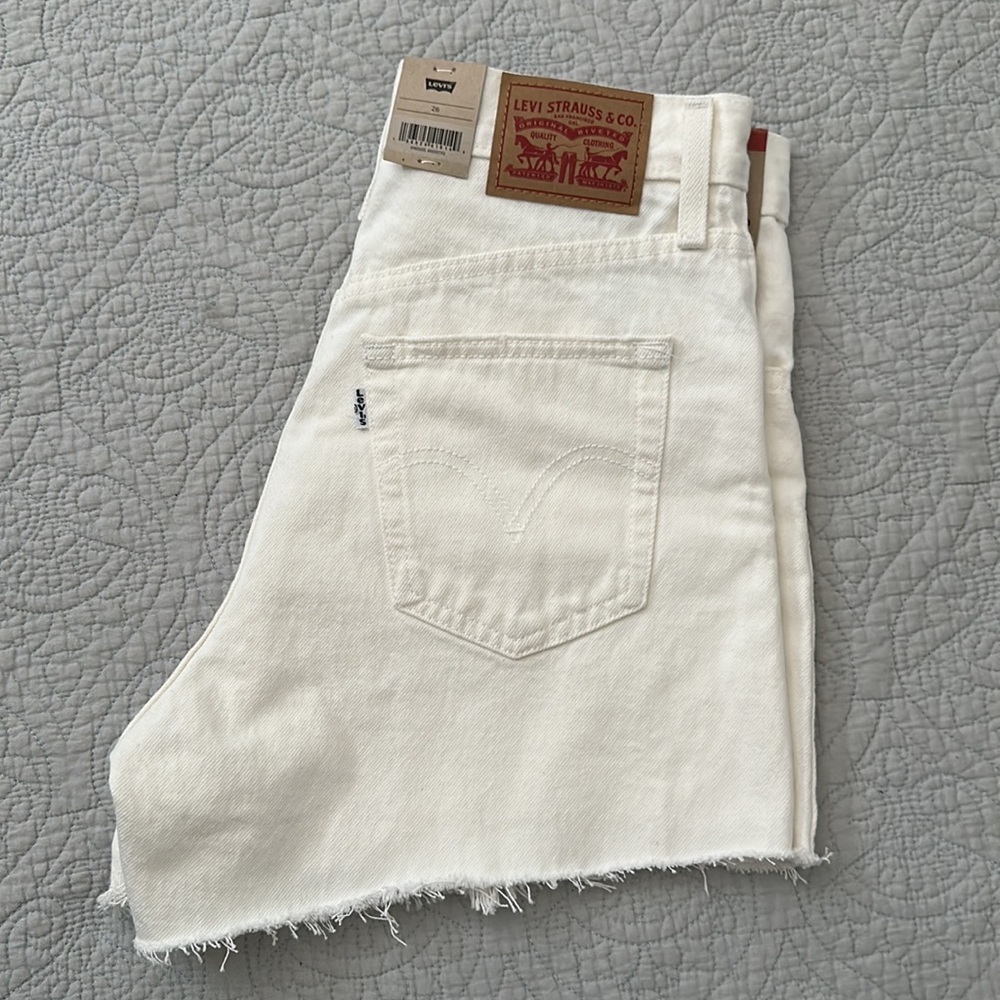 Levi’s shorts - Picture 2 of 3
